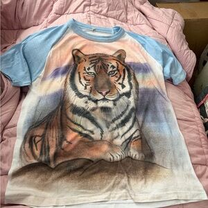 Vintage Airbrush Cat Tiger Graphic Raglan Tee in Light Blue and Multicolor